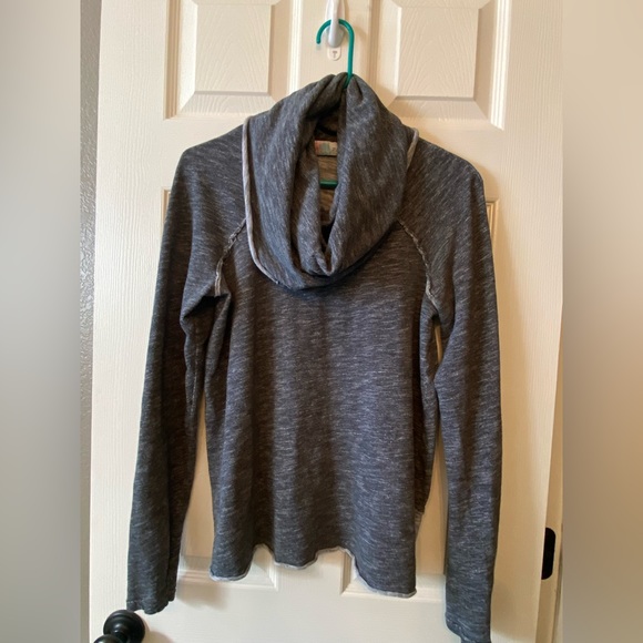 Free People Beach- long sleeve top - Picture 2 of 9